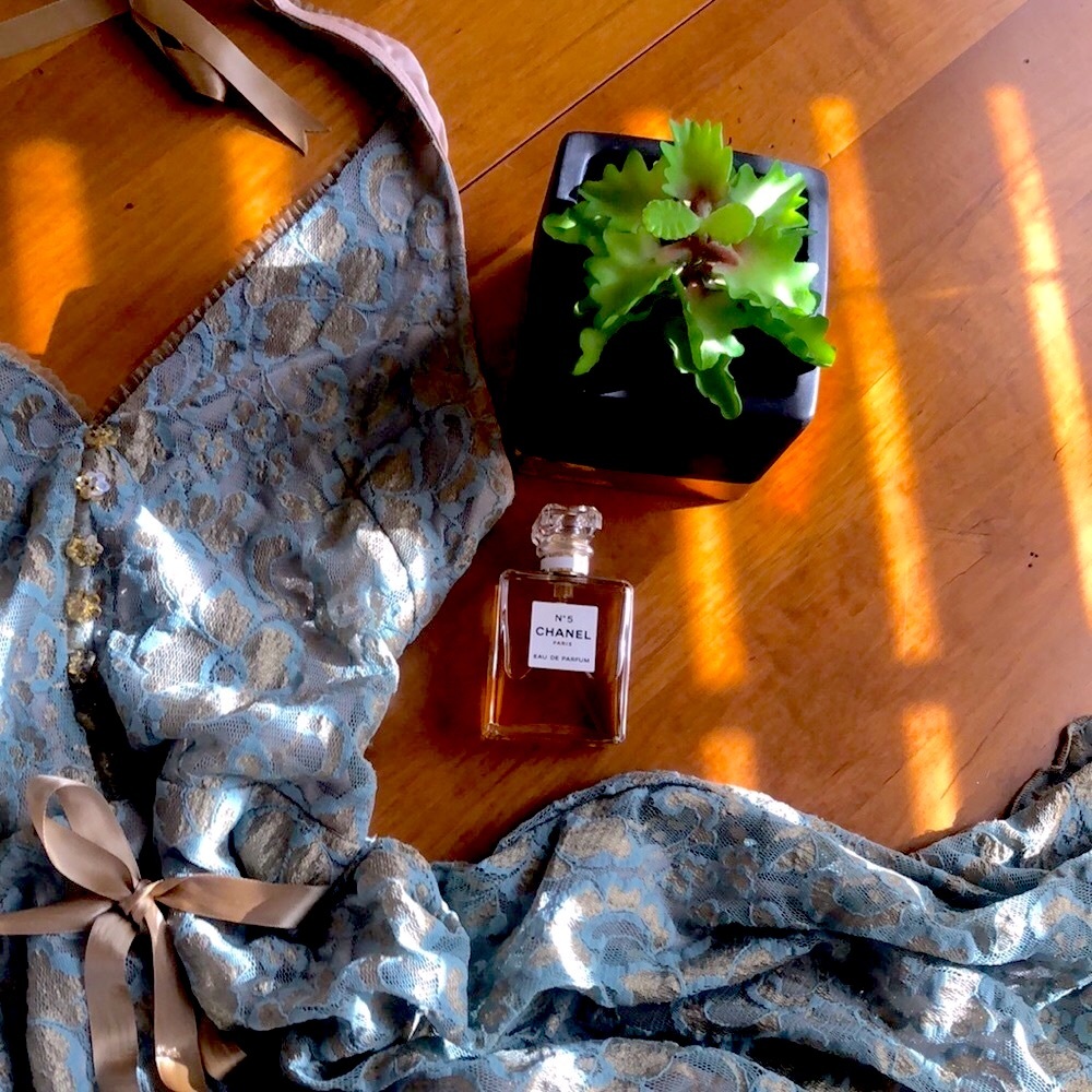 COPY - 📱👜Vintage Arden B Lacey halter dress size XS